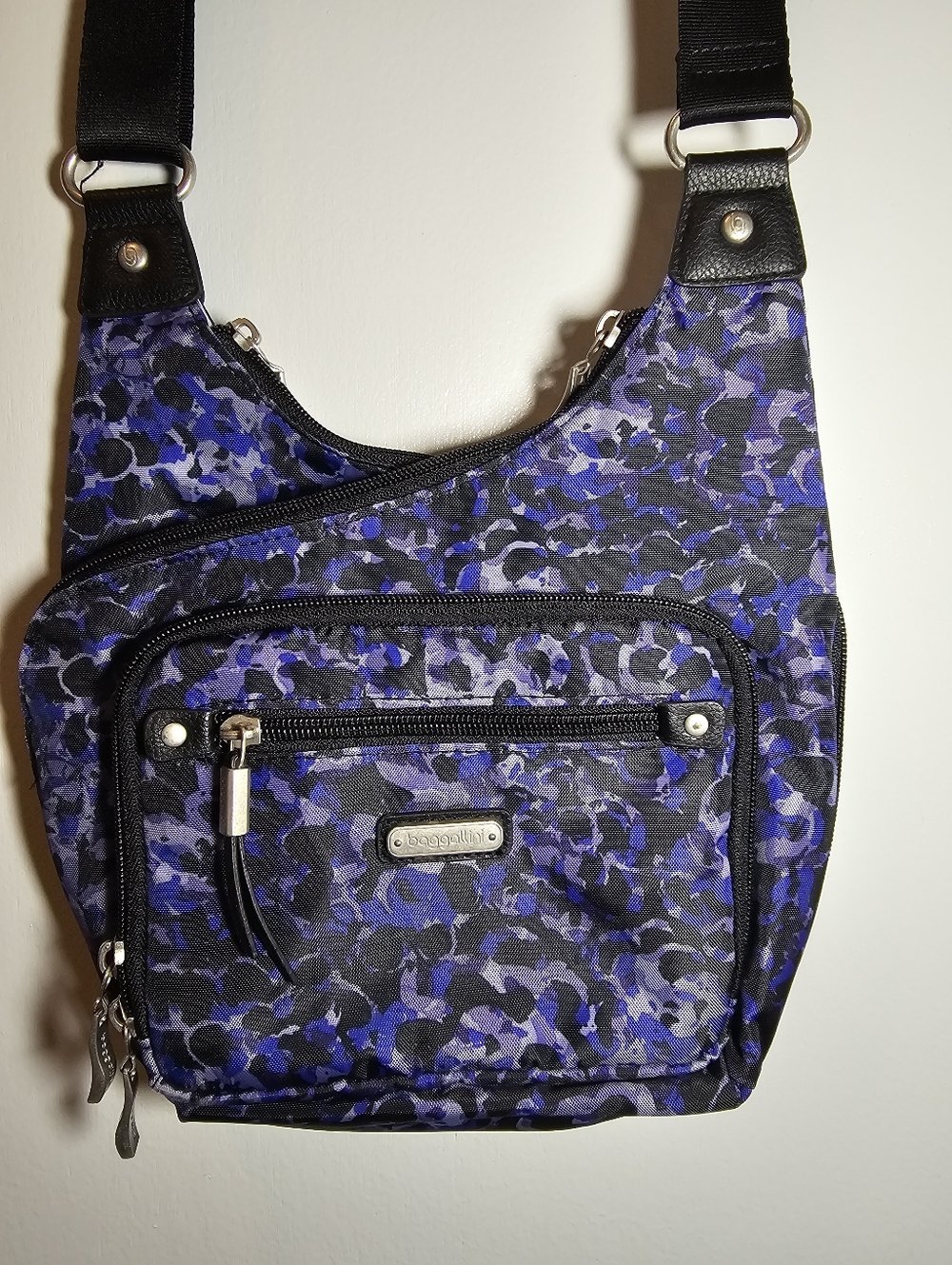 Baggallini RFID Cross City Bag Purple Abstract Cheetah Print EUC